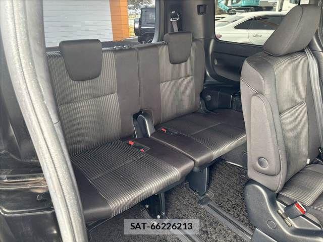 Toyota VOXY 2018-09 8832403-19