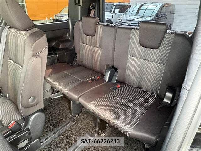 Toyota VOXY 2018-09 8832403-20