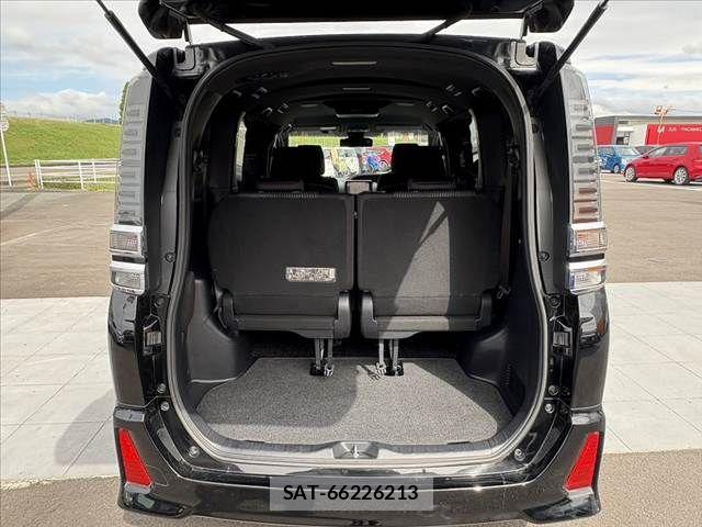 Toyota VOXY 2018-09 8832403-21