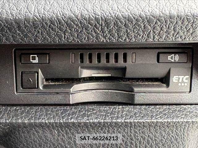 Toyota VOXY 2018-09 8832403-25