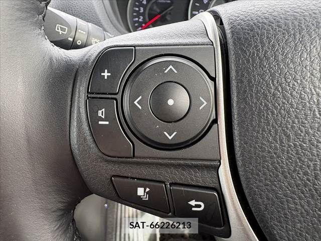 Toyota VOXY 2018-09 8832403-26