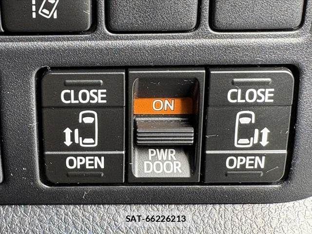 Toyota VOXY 2018-09 8832403-3