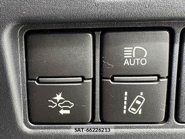 Toyota VOXY 2018-09 8832403-4