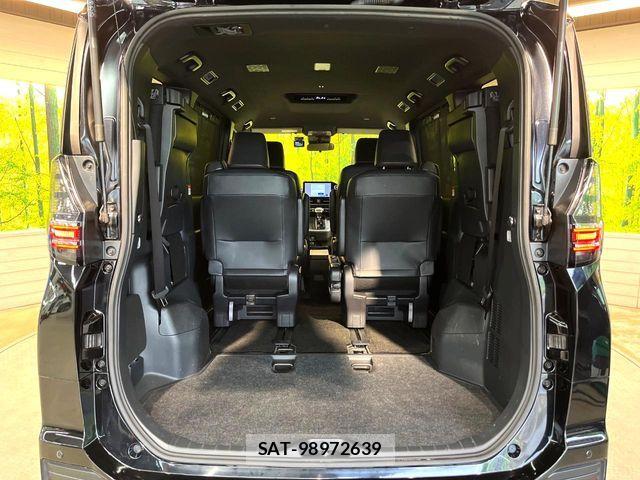 Toyota VOXY 2023-04 8832391-11