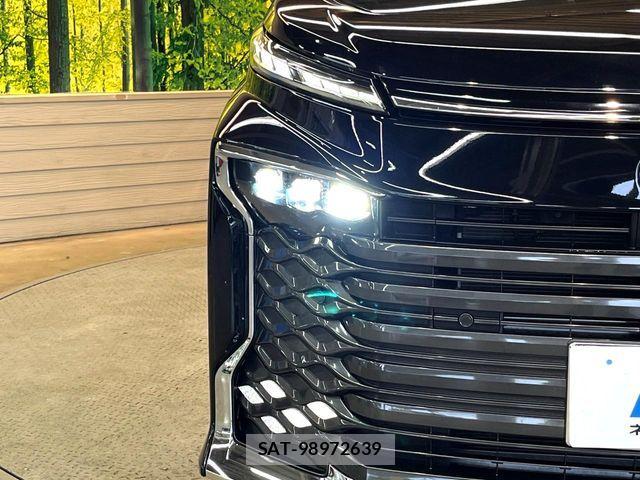Toyota VOXY 2023-04 8832391-13
