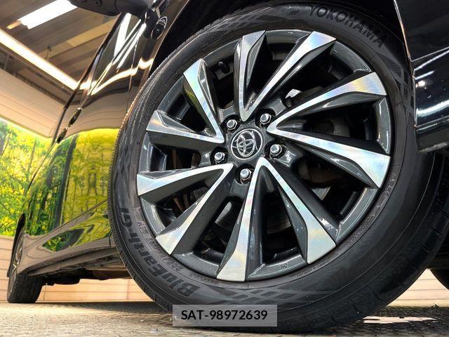Toyota VOXY 2023-04 8832391-14