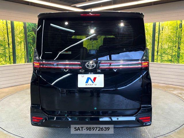 Toyota VOXY 2023-04 8832391-16