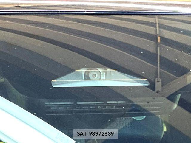 Toyota VOXY 2023-04 8832391-7
