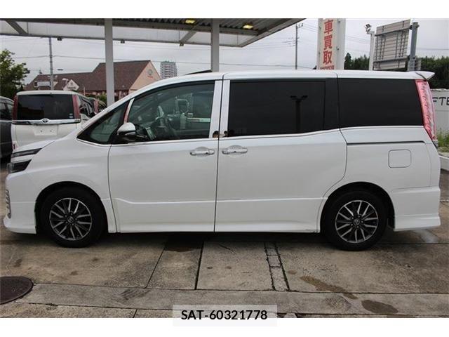 Toyota VOXY 2014-06 8832405-9