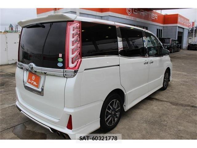 Toyota VOXY 2014-06 8832405-12