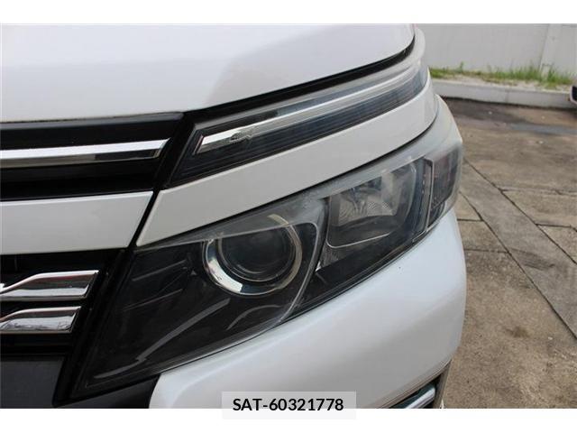Toyota VOXY 2014-06 8832405-15