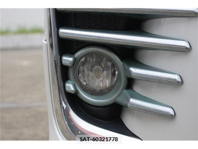 Toyota VOXY 2014-06 8832405-17