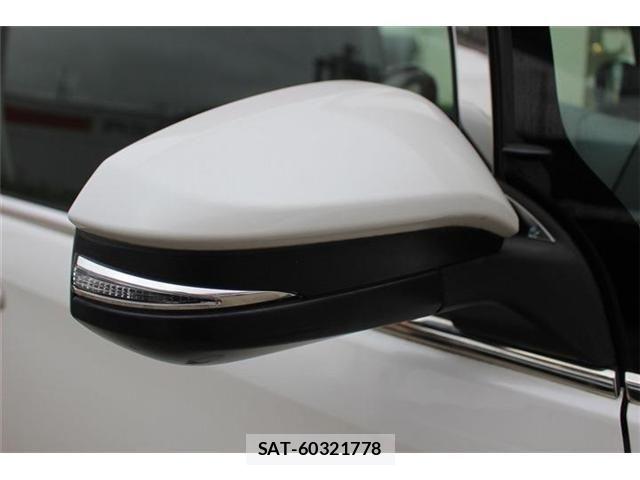 Toyota VOXY 2014-06 8832405-18