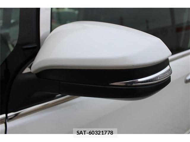 Toyota VOXY 2014-06 8832405-19