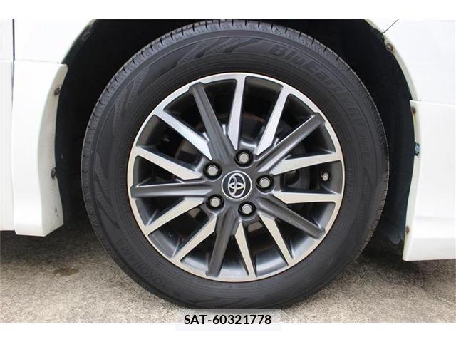 Toyota VOXY 2014-06 8832405-23