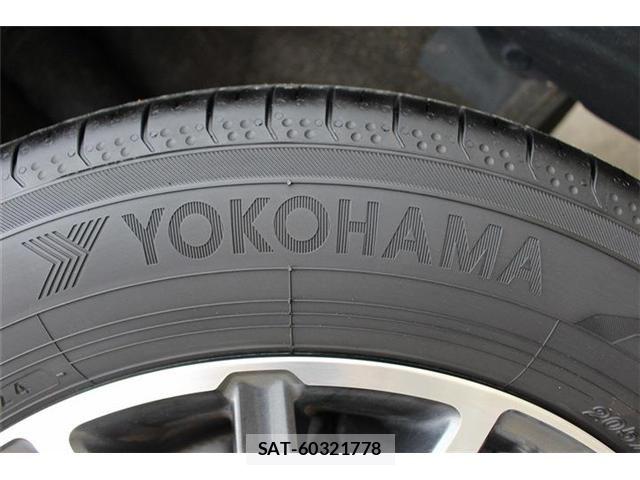 Toyota VOXY 2014-06 8832405-26