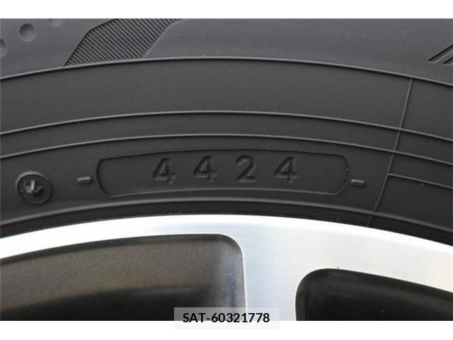 Toyota VOXY 2014-06 8832405-27