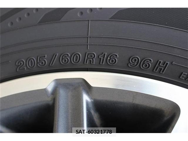 Toyota VOXY 2014-06 8832405-28