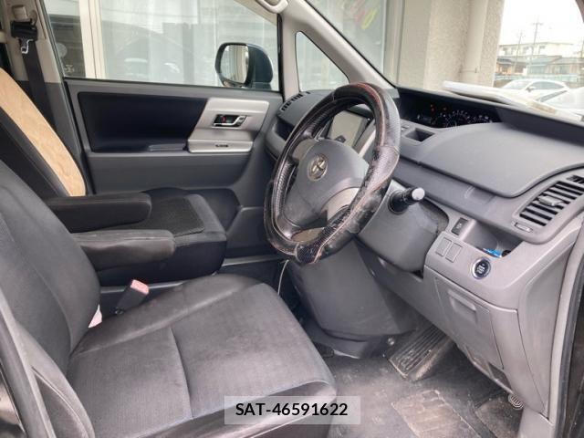 Toyota VOXY 2008-09 8832415-9