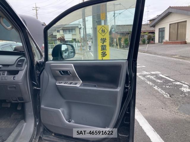 Toyota VOXY 2008-09 8832415-10