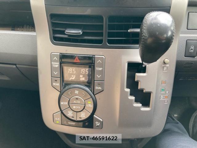 Toyota VOXY 2008-09 8832415-13