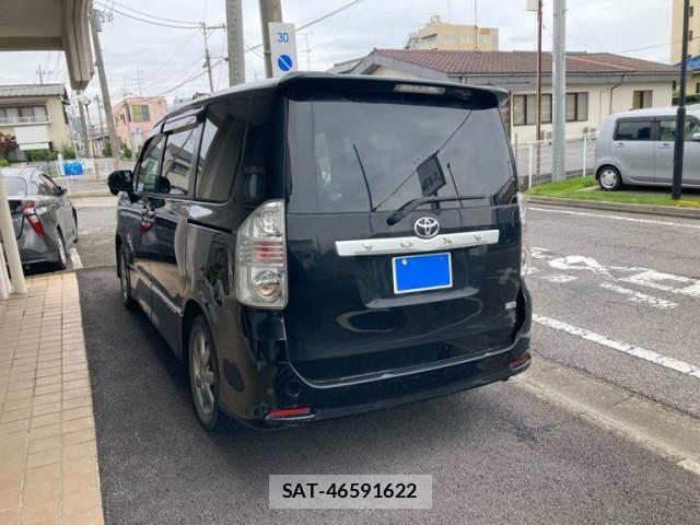 Toyota VOXY 2008-09 8832415-2