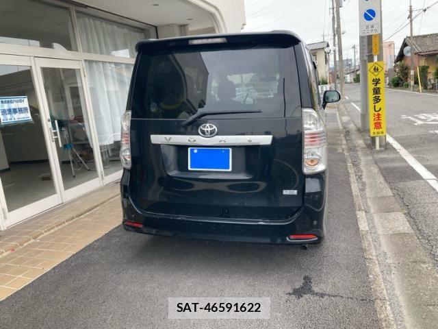 Toyota VOXY 2008-09 8832415-3