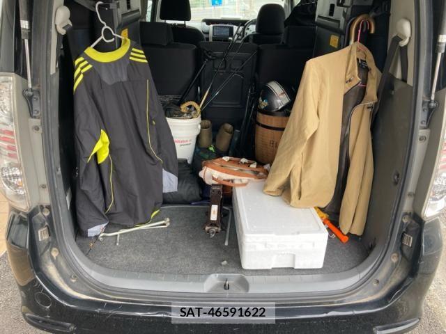 Toyota VOXY 2008-09 8832415-4