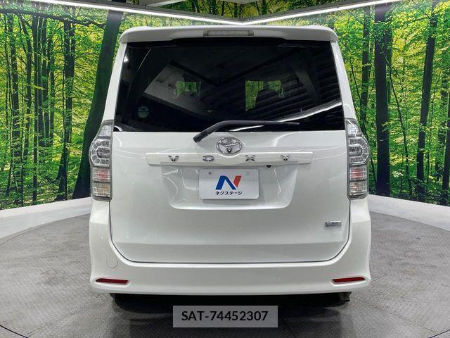 Toyota VOXY 2010-07 8832409-16