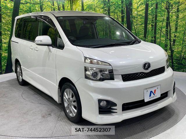 Toyota VOXY 2010-07 8832409-17