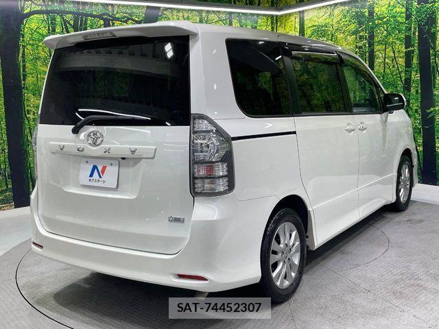 Toyota VOXY 2010-07 8832409-18