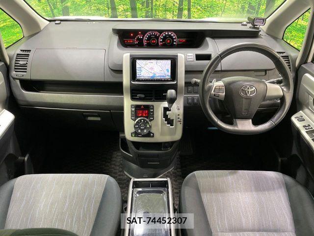 Toyota VOXY 2010-07 8832409-3