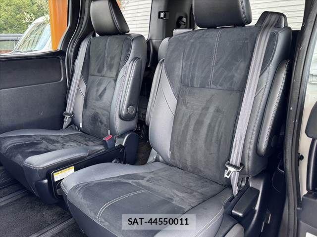 Toyota VOXY 2019-07 8832398-18