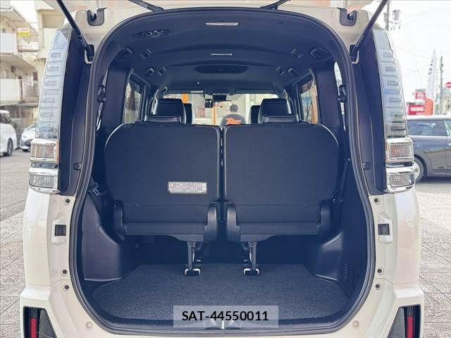 Toyota VOXY 2019-07 8832398-20