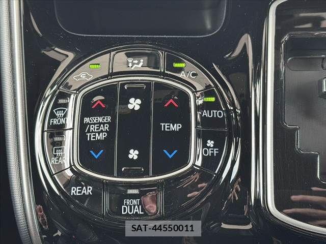 Toyota VOXY 2019-07 8832398-23