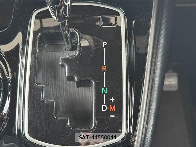 Toyota VOXY 2019-07 8832398-24