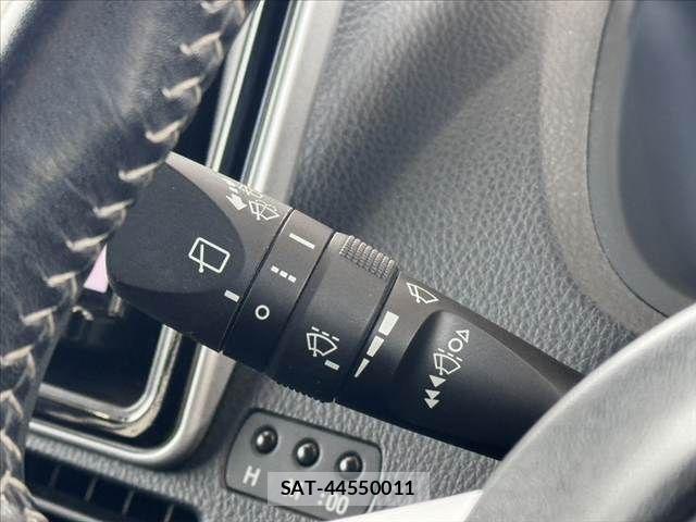 Toyota VOXY 2019-07 8832398-29