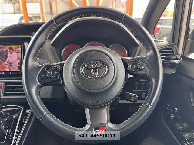 Toyota VOXY 2019-07 8832398-4
