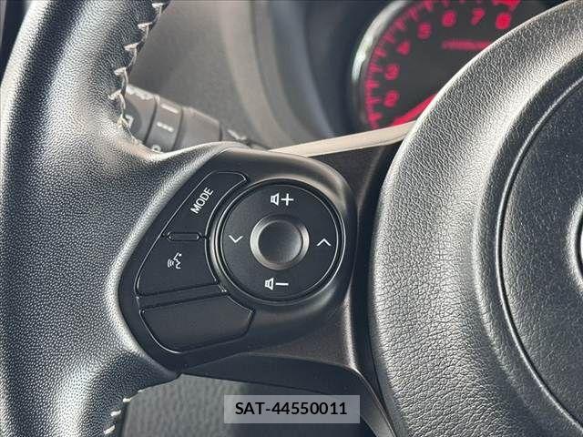Toyota VOXY 2019-07 8832398-5