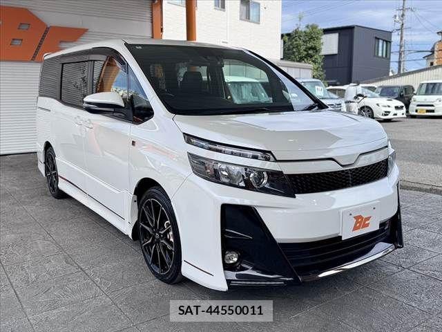 Toyota VOXY 2019-07 8832398-7