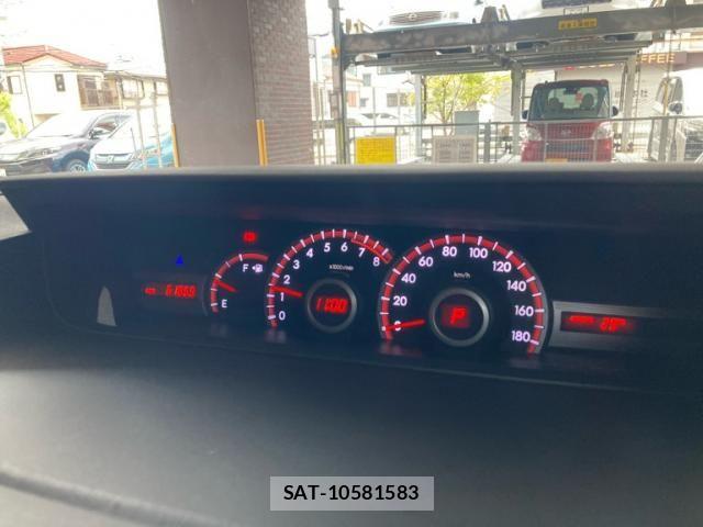 Toyota VOXY 2013-02 8832411-9