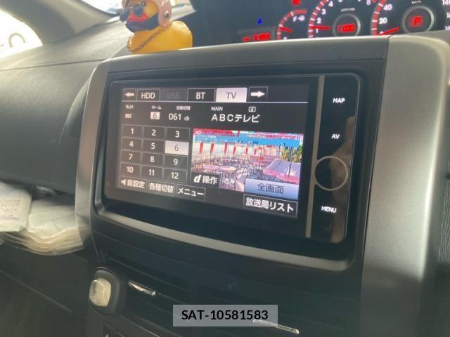 Toyota VOXY 2013-02 8832411-11