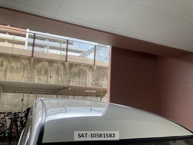 Toyota VOXY 2013-02 8832411-1
