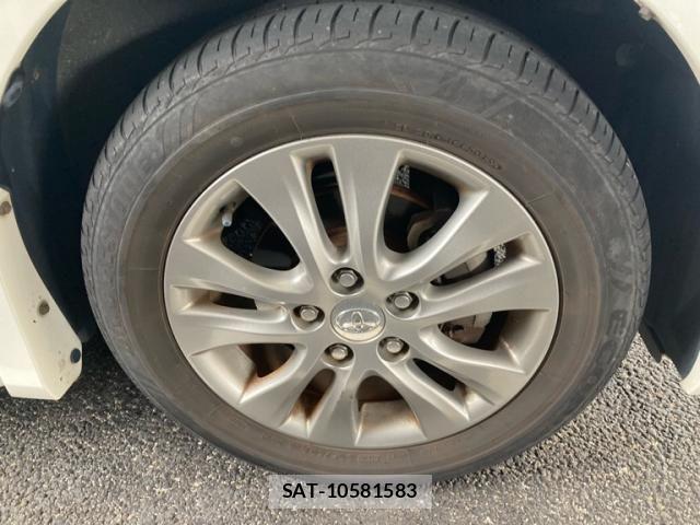 Toyota VOXY 2013-02 8832411-2