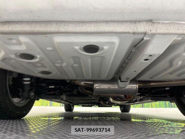 Toyota VOXY 2020-09 8832390-19