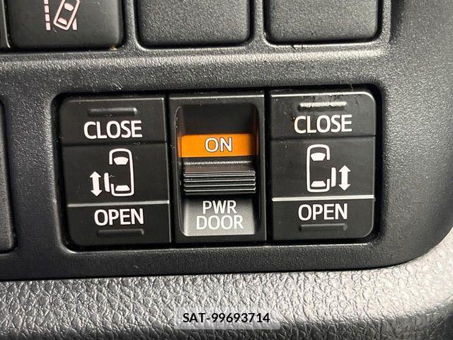 Toyota VOXY 2020-09 8832390-5