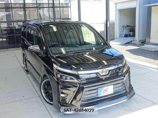 Toyota VOXY 2018-12 8832394-12