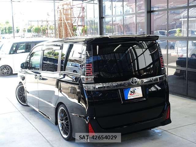 Toyota VOXY 2018-12 8832394-15