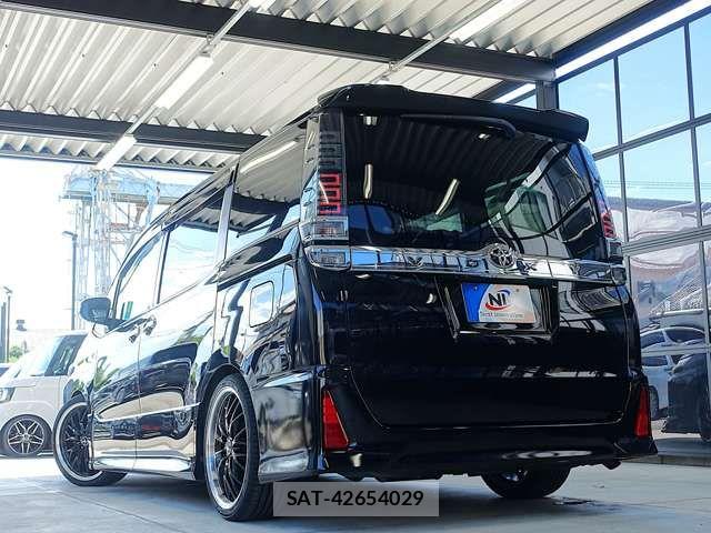Toyota VOXY 2018-12 8832394-16