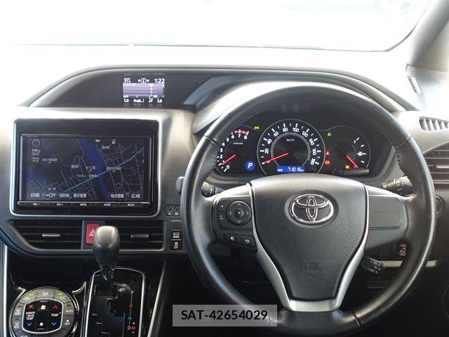 Toyota VOXY 2018-12 8832394-19
